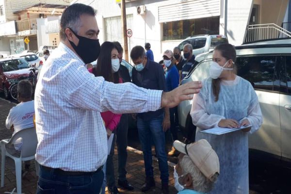Vacinação de domingo a domingo tem alta adesão entre municípios