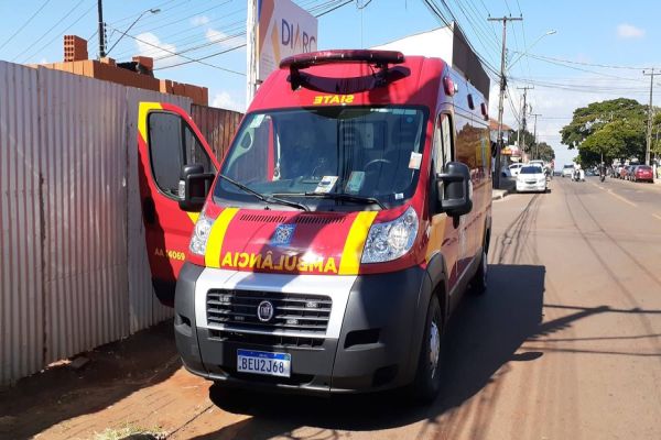 Imagem referente a notícia: Moto-Entregador fica ferido após colisão com caminhonete na Rua Jacarezinho