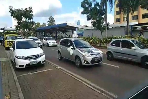 Imagem referente a notícia: Profissionais de Saúde realizam carreata em prol da aprovação do piso nacional da enfermagem