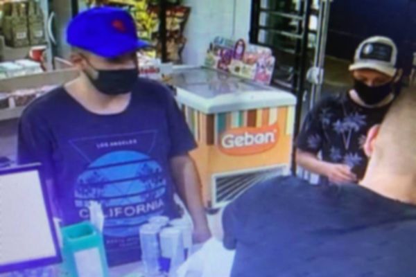 Imagem referente a notícia: Distribuidora de bebidas é assaltada no Bairro Alto Alegre e câmera de segurança registra tudo