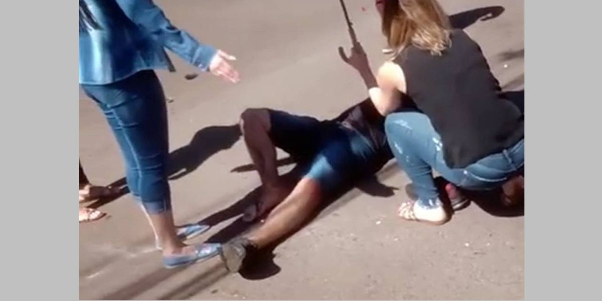 Motociclista sofre fratura exposta após colisão de trânsito na Rua Pernambuco