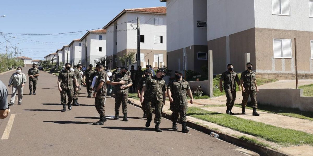 Militares do Exército participam de ações do Território EfiCiência