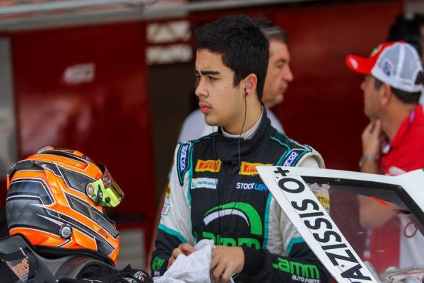 Com novas cores, Papazissis inicia temporada da Stock Light