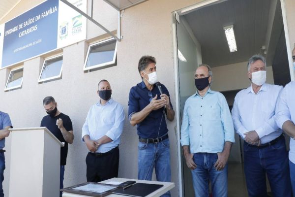 Imagem referente a notícia: Paranhos assina abertura de licitação para construção da nova USF do Bairro Cataratas
