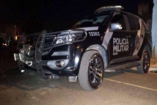 Imagem referente a notícia: Homem de 25 anos morre após ser baleado no Bairro Interlagos