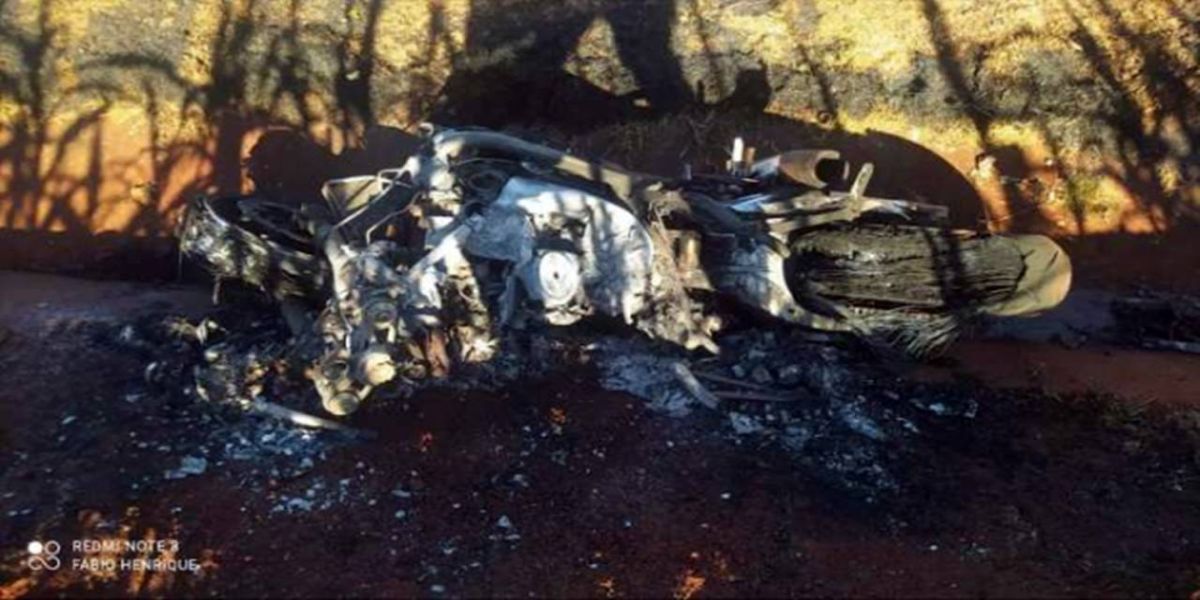Moto explode após bater em barranco e piloto morre na PR-317