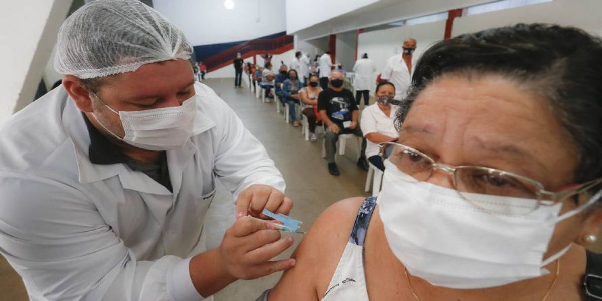 Mais de 1,5 milhão de pessoas já receberam a 1ª dose da vacina contra a Covid-19 no Paraná