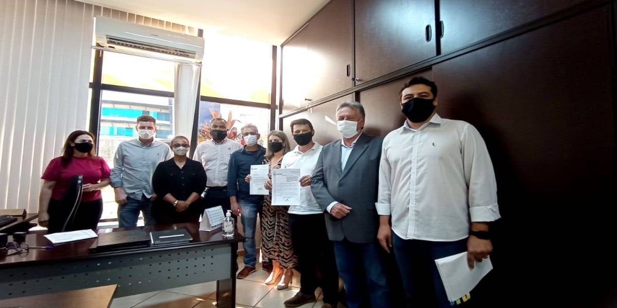 Paranhos encaminha à Câmara projeto que inclui professores no calendário de vacina contra a Covid-19