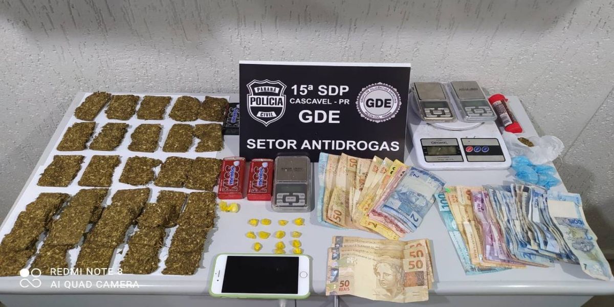 Uma adolescente e dois homens foram conduzidos para delegacia após envolvimento no tráfico de drogas
