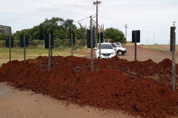 Moradores da Linha Peroba reclamam de fechamento do acesso a comunidades pela BR-277