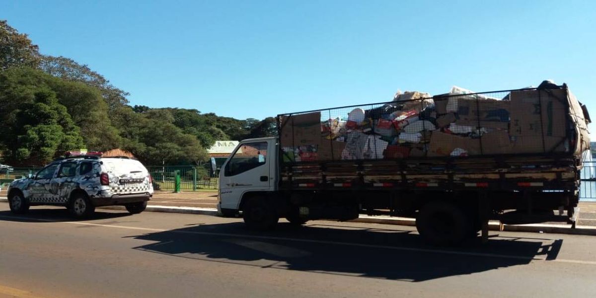 Patrulha Ambiental realiza abordagem de "atravessadores" do Programa Reciclar é Preciso