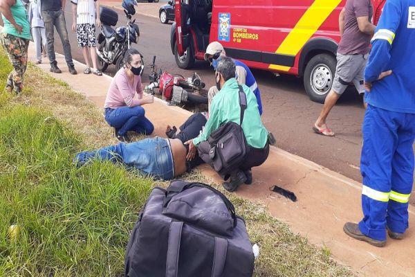 Imagem referente a notícia: Motociclista fica ferido após queda de moto na Rua Europa no Bairro Morumbi