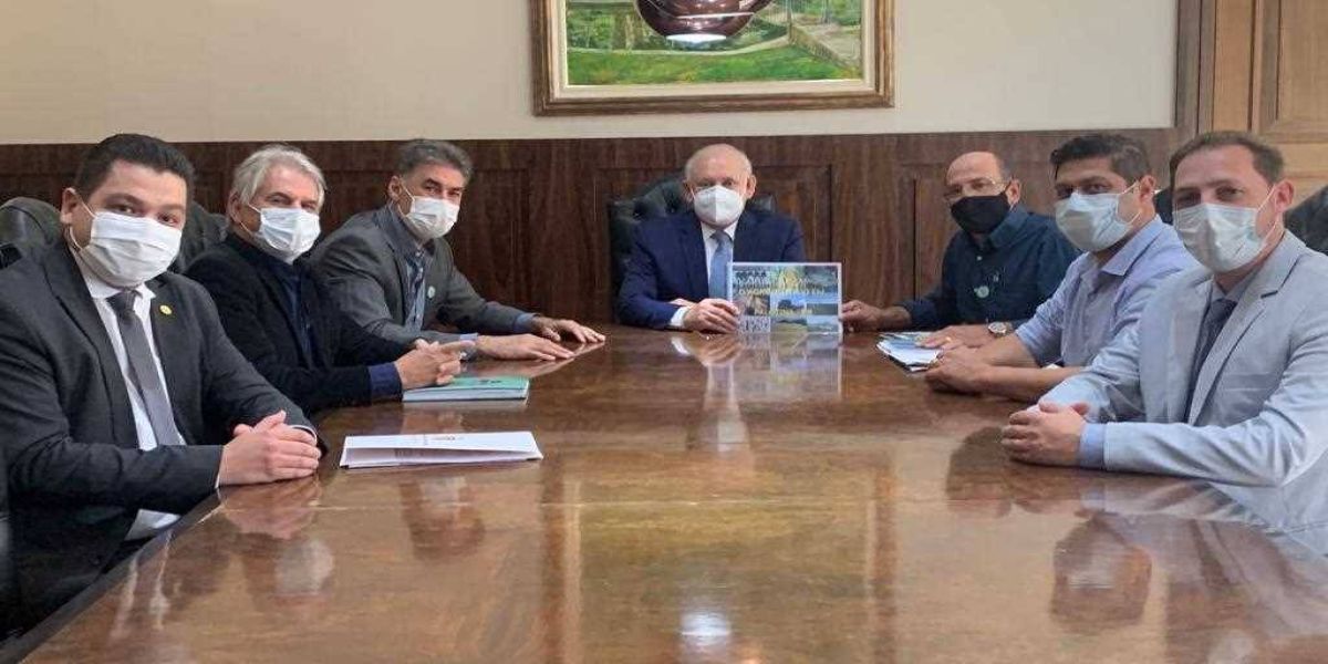 Agricultura: Traiano recebe comitiva de prefeitos e discute subsídio à iluminação noturna