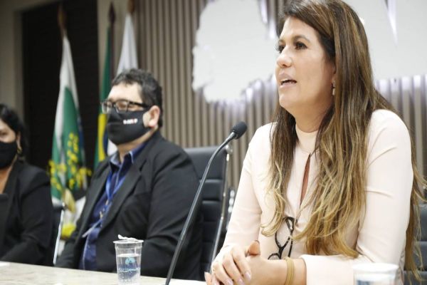 Fabiola Paranhos, assume a presidência da Adamop (Associação das Damas do Oeste do Paraná)