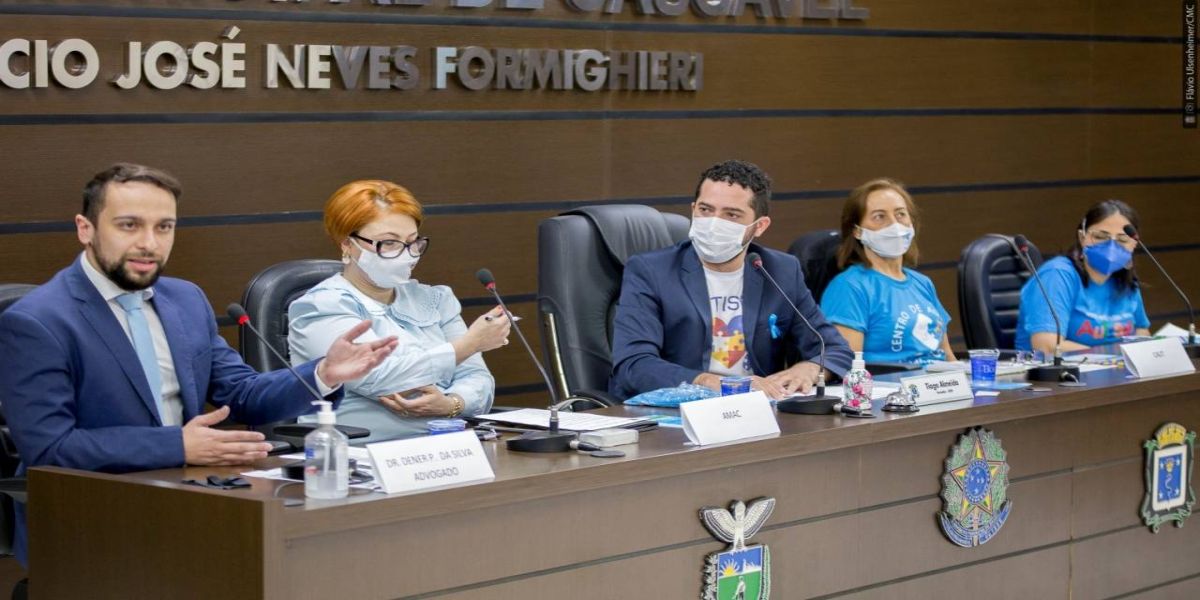 Tiago Almeida coordena debate sobre autismo como atividade do Abril Azul