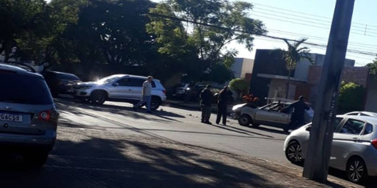 Colisão de trânsito é registrado na Rua Erechim no centro de Cascavel