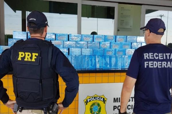 Receita Federal e PRF apreende mais 100 mil reais em smartphones na BR-277