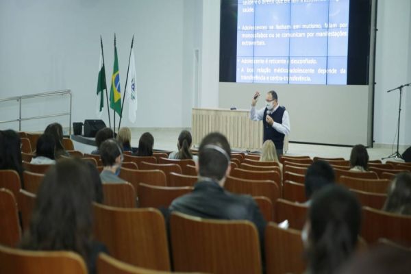 Multiprofissional: Ciclo de palestras auxilia na formação de residentes