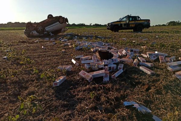 Imagem referente a notícia: Após fuga e perseguição, PRF prende contrabandista no oeste do Paraná; Veja o vídeo