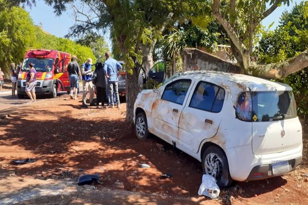 Imagem referente a notícia: Mulheres ficam feridas após colisão entre HRV e Fiat Uno no Bairro Brasília