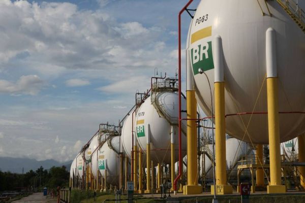 Petrobras reduz preços do diesel e da gasolina nas refinarias