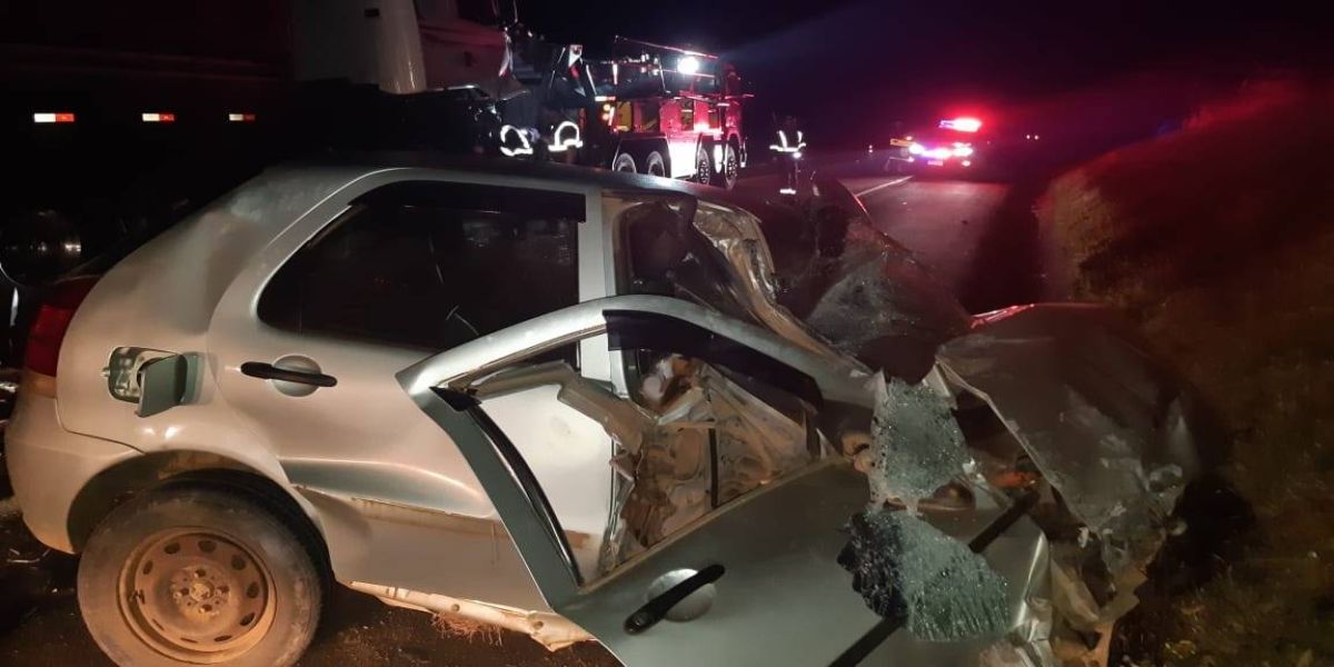 Veículo invade pista contraria e colide de frente com o Caminhão em Imbituva