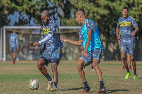 FC Cascavel enfrenta Coritiba nesta segunda-feira (03) no Couto Pereira