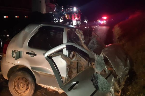 Veículo invade pista contraria e colide de frente com o Caminhão em Imbituva