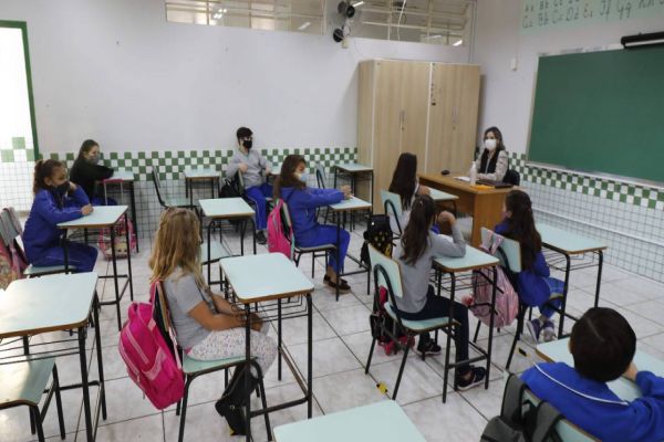 Imagem referente a notícia: Oito escolas e cinco cmeis retomam as atividades presenciais em Cascavel
