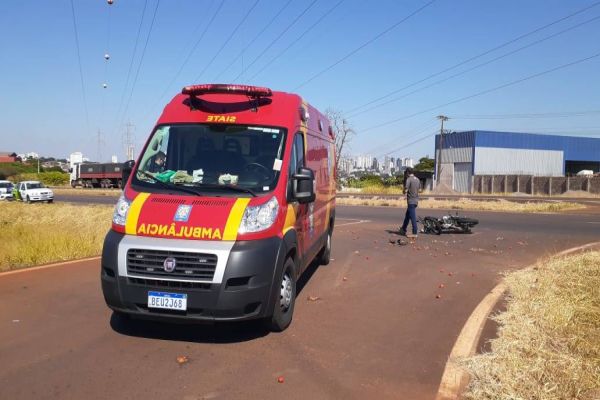 Imagem referente a notícia: Motociclista é arremessado após colisão de trânsito na BR-467, em Cascavel