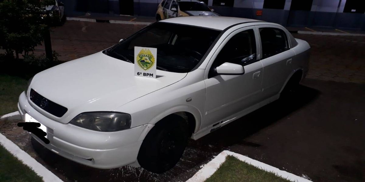 Homem é detido com carro furtado e 10 gramas de maconha no bairro Santa Felicidade