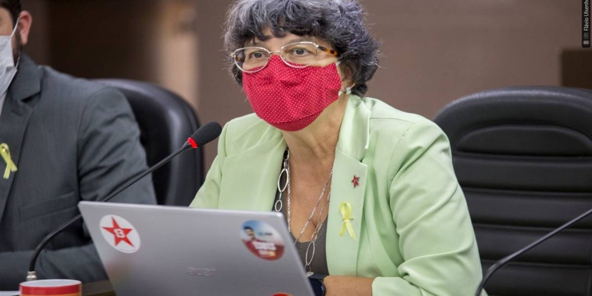 Professora Liliam encaminha moção contra redução de disciplinas de "Sociologia, Filosofia e Arte"