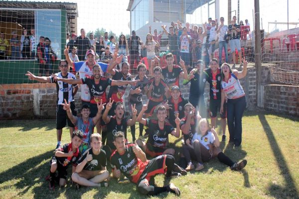 Imagem referente a notícia: Vidraçaria Eb vence Kones no Shoot-Out e consagra-se campeão do Campeonato Paranaense de Futebol 7