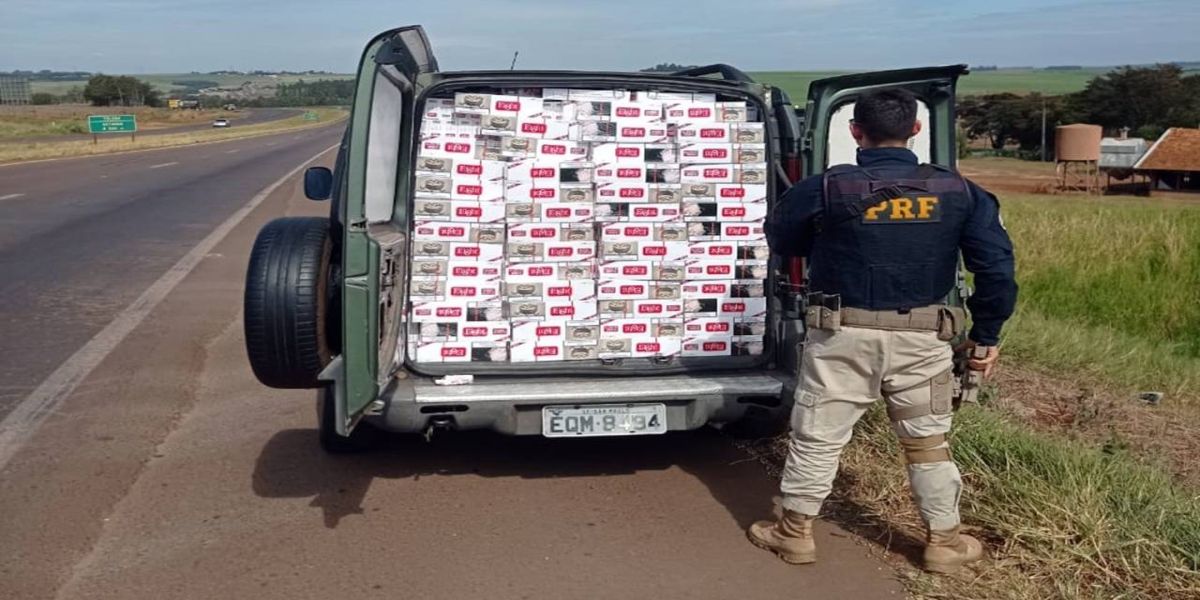 PRF apreende veículo carregado com 25.000 maços de cigarros no Paraná
