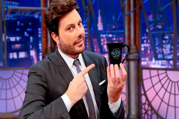 Danilo Gentili revela teste positivo para covid e pede orações