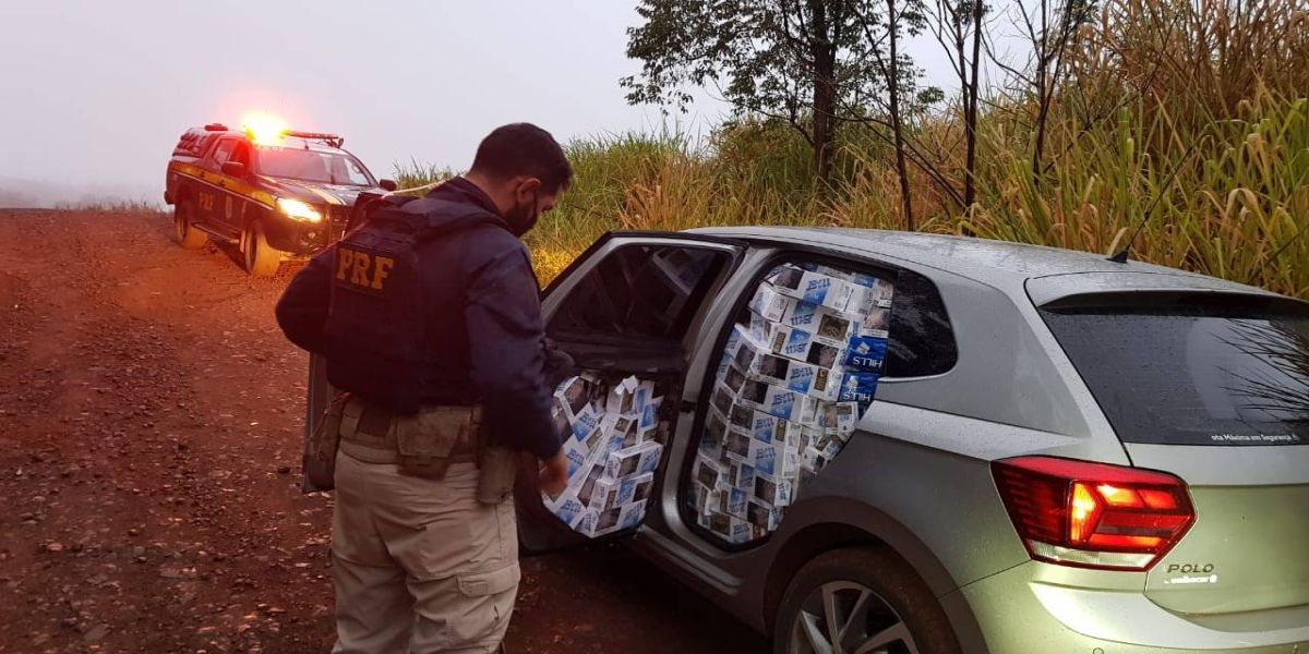 PRF apreende carga de cigarros em carro clonado