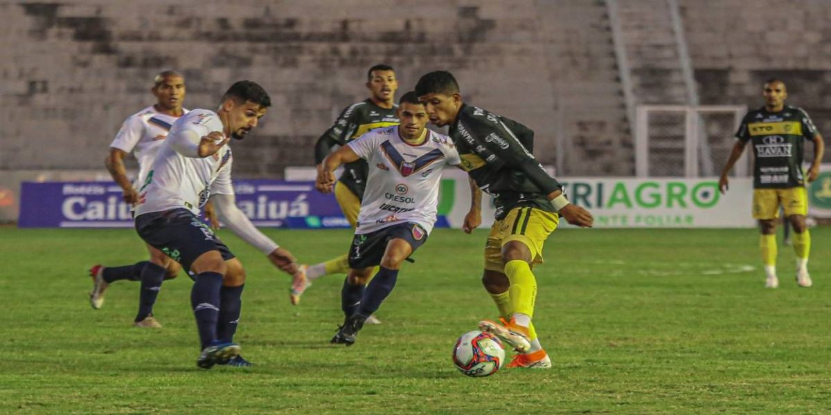 FC Cascavel vence Toledo por 3x1 pelo Campeonato Paranaense