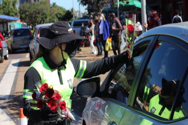 Maio Amarelo: Transitar homenageia as mães em Ação Educativa de Trânsito