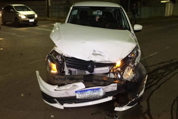 Imagem referente a notícia: Forte colisão de trânsito é registrada na região central de Cascavel