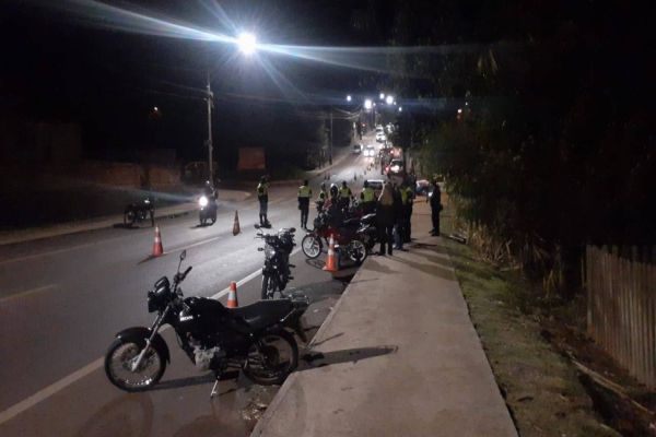 Operação Bloqueio realizada pela Transitar autua cinco motos por poluição sonora