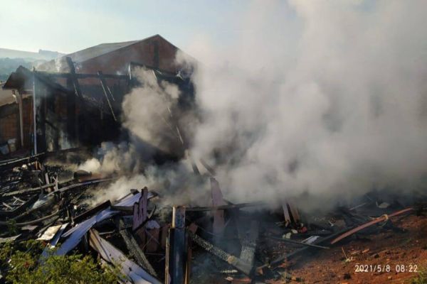 Tragédia: Quatro pessoas da mesma família morrem carbonizadas em incêndio