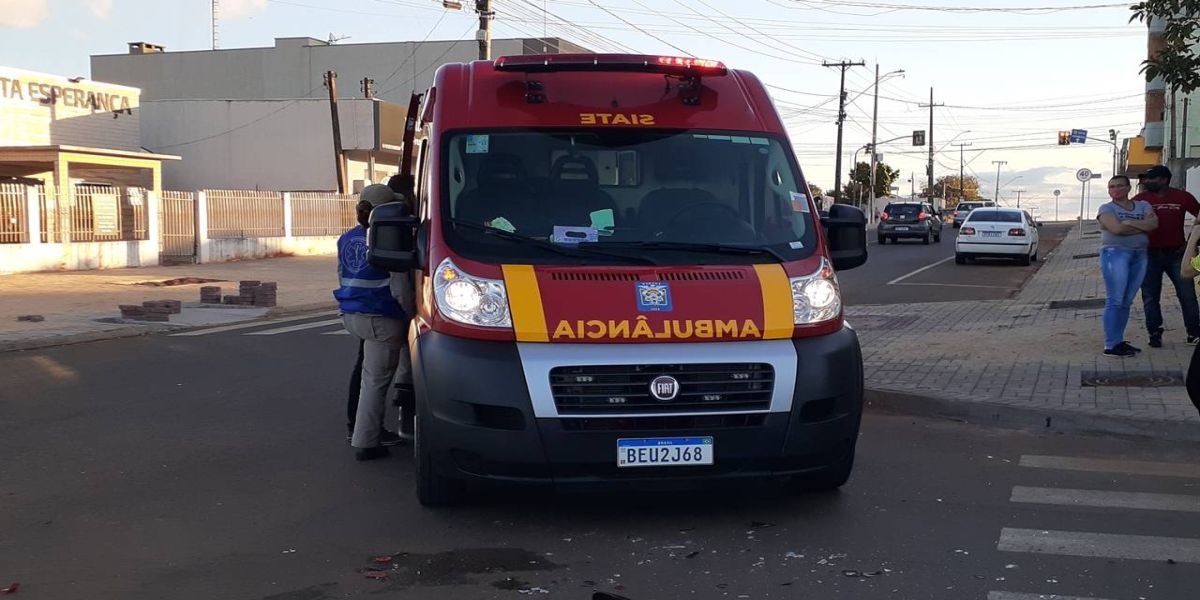 Adolescente perde dentes após colisão entre moto e carro no Bairro Cascavel Velho