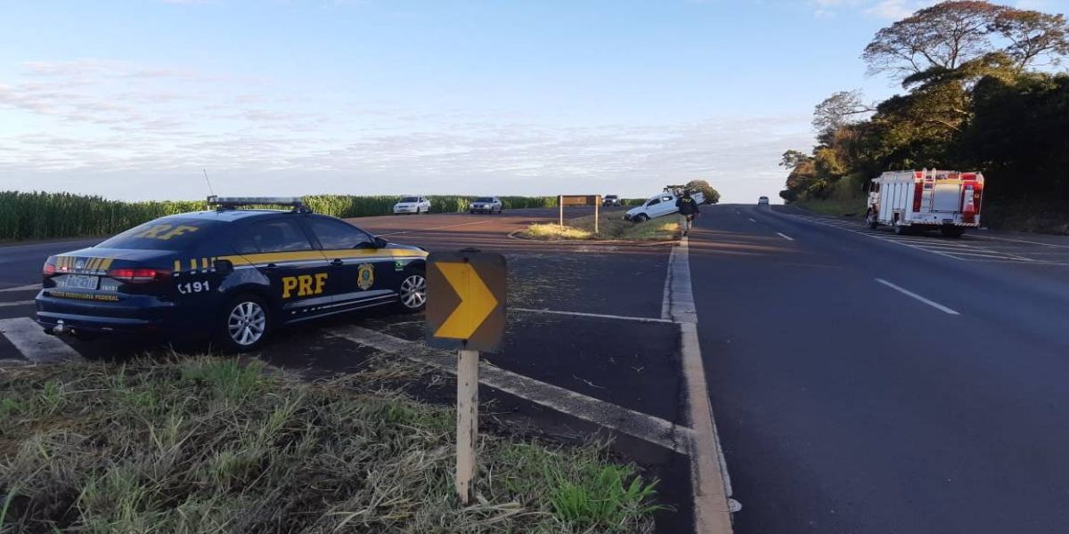 Homem sofre fratura no nariz após capotamento na BR-467 em Cascavel