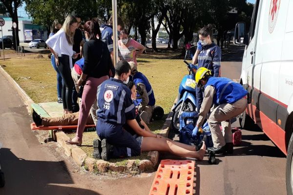 Imagem referente a notícia: Casal fica ferido após colisão de trânsito na Rua Erechim em Cascavel