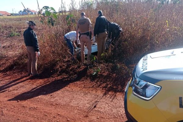 Imagem referente a notícia: Cadáver com sinais de agressão é encontrado no mato em Toledo