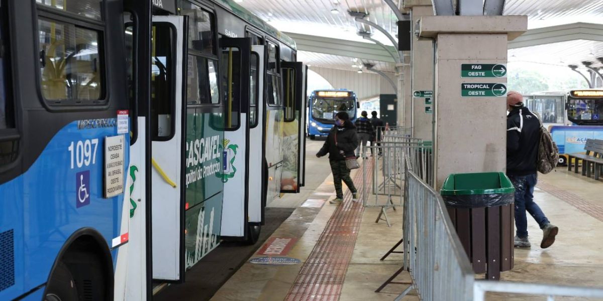 Idosos acima de 60 anos já podem utilizar o transporte coletivo com cartão-isento