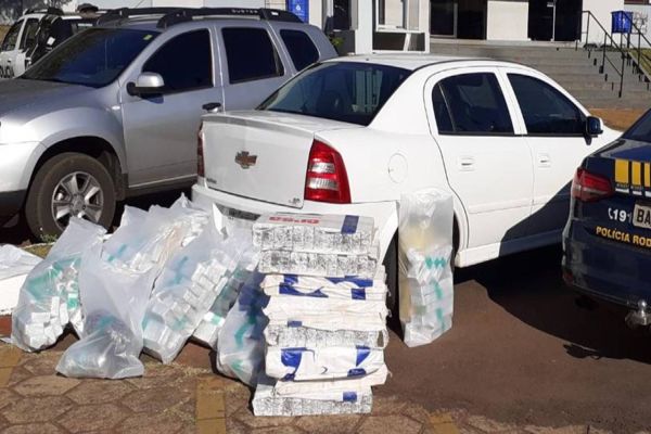 Imagem referente a notícia: PRF Cascavel apreende 240 quilos de maconha em carro de aplicativo