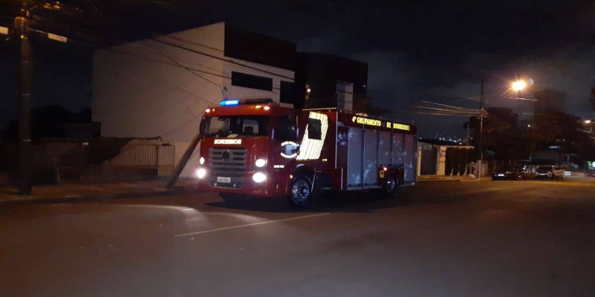 Corpo de Bombeiros é acionado em incêndio em edificação no Centro de Cascavel