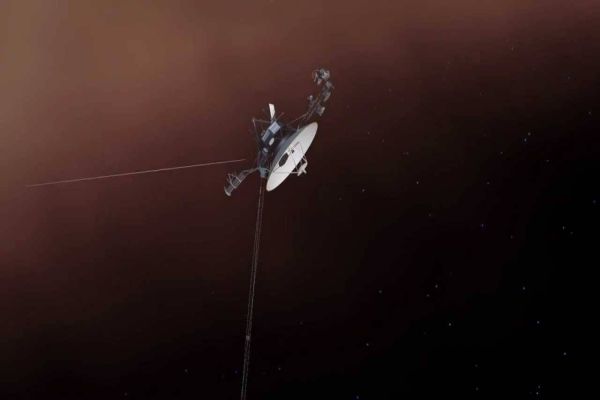 Imagem referente a notícia: Voyager 1 está detectando um ‘zumbido’ de ondas de plasma no vazio do espaço interestelar