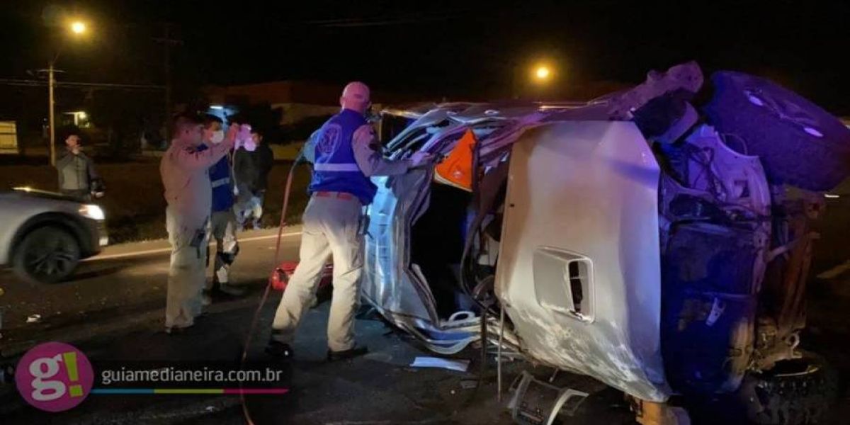 Grave acidente entre carro e caminhonete é registrado na BR-277 em São Miguel do Iguaçu